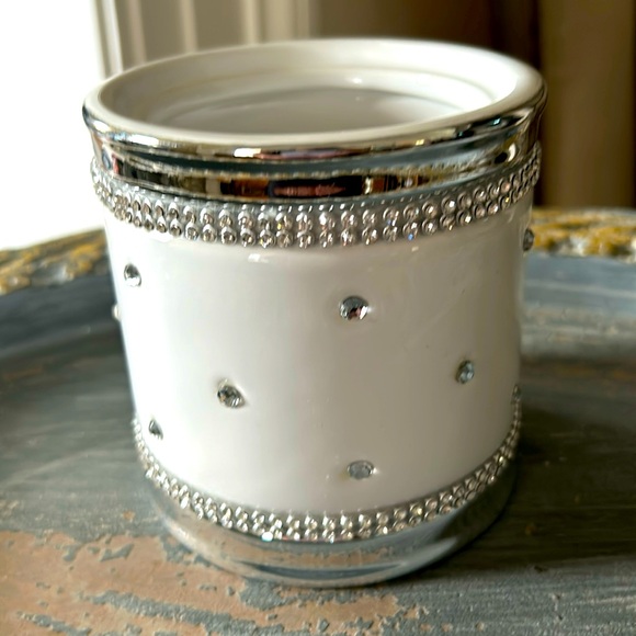 NWT Bella Lux 4” White Ceramic Holder with Silver Rhinestones
